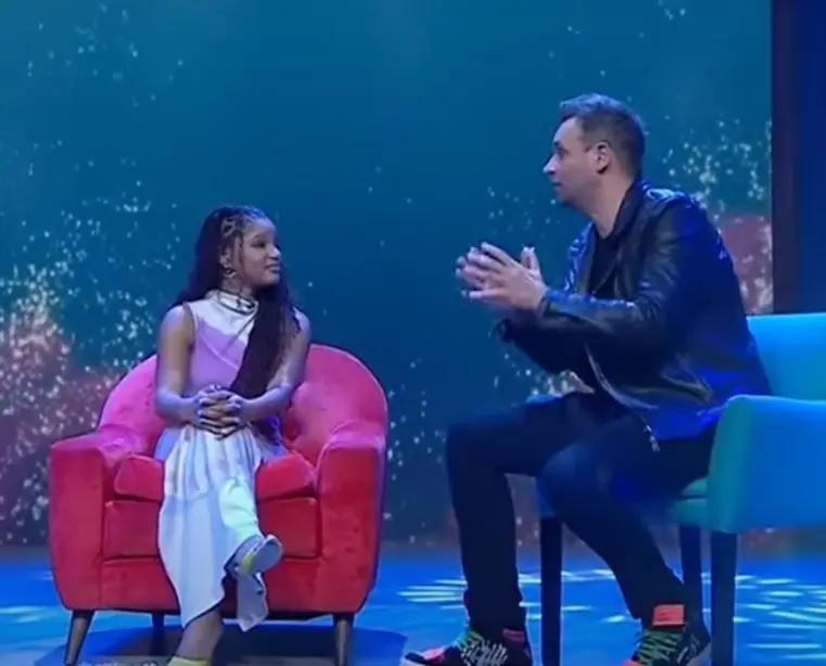 En entrevista con Halle Bailey, el conductor argentino afirmó: "Nadie de los que estábamos en esa sala ayer estábamos viendo el color de tu piel, todos, incluida mi mujer y mis hijos, estábamos perdidos en tus ojos, todos".