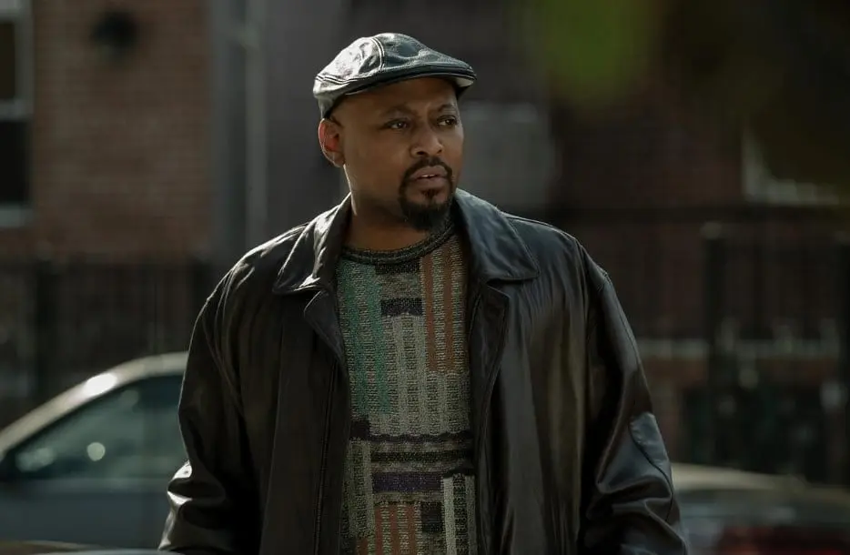 Ahora tiene 49 años, es padre de tres hijos y está casado con la cantante Keisha. Ha trabajado en series como: This is us y El tirador.