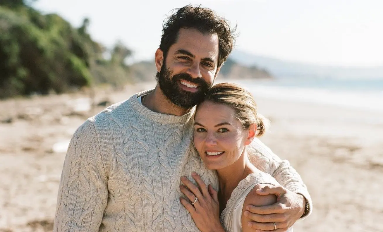 Ahora tiene 44 años y es pareja del actor Adrian Bellani. Ha trabajado en otras series como en series como This Is Us y Once Upon a Time.