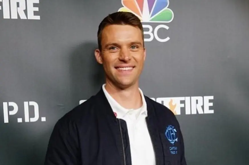 Ahora tiene 44 años y está casado con Kali Woodruff. Es uno de los protagonistas de Chicago Med y Chicago PD.