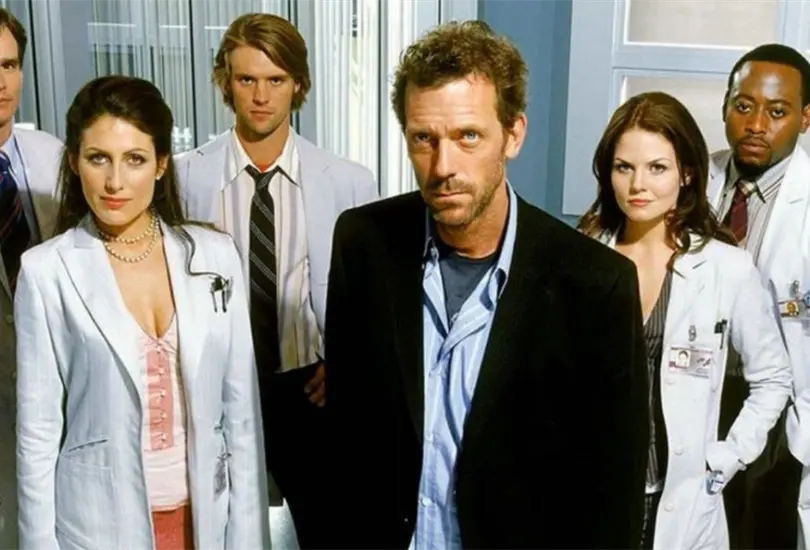 Dr. House fue una popular serie de médicos que se estrenó en 2004 y sigue la vida de Gregory House, un médico especialista en enfermedades infecciosas que destaca por resolver casos complicados, pero tiene una personalidad egocéntrica que le causa problemas con sus colegas y pacientes. Dr. House fue una popular serie de médicos que se estrenó en 2004 y sigue la vida de Gregory House, un médico especialista en enfermedades infecciosas que destaca por resolver casos complicados, pero tiene una personalidad egocéntrica que le causa problemas con sus colegas y pacientes.
