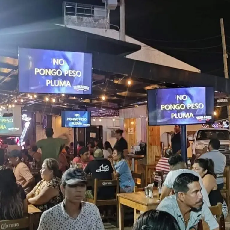 Restaurante prohíbe a Peso Pluma (Facebook)