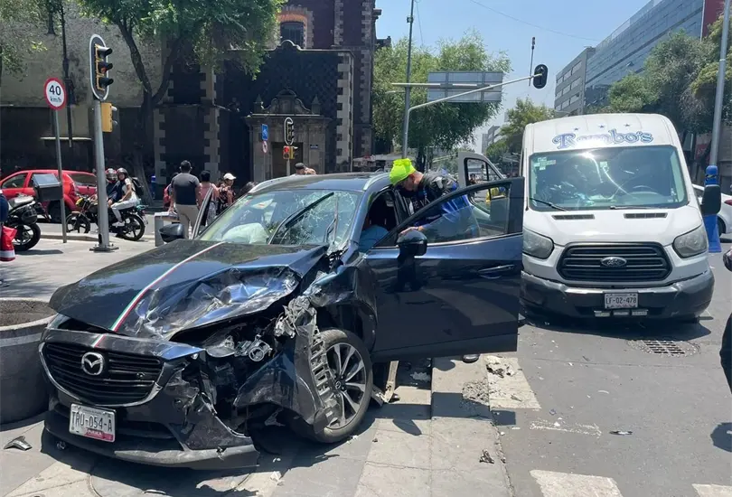 &iquest;Por qu&eacute; raz&oacute;n no debes mover tu carro despu&eacute;s de chocar? Seg&uacute;n el Reglamento CDMX. 