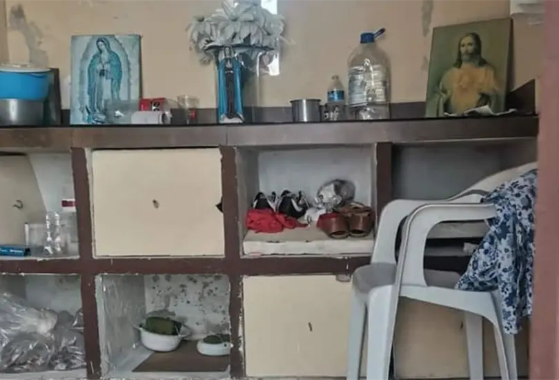 Una usuaria de Facebook denunci&oacute; a la pareja que  hab&iacute;a convertido el mausoleo que albergaba los restos de un familiar en su lugar de residencia