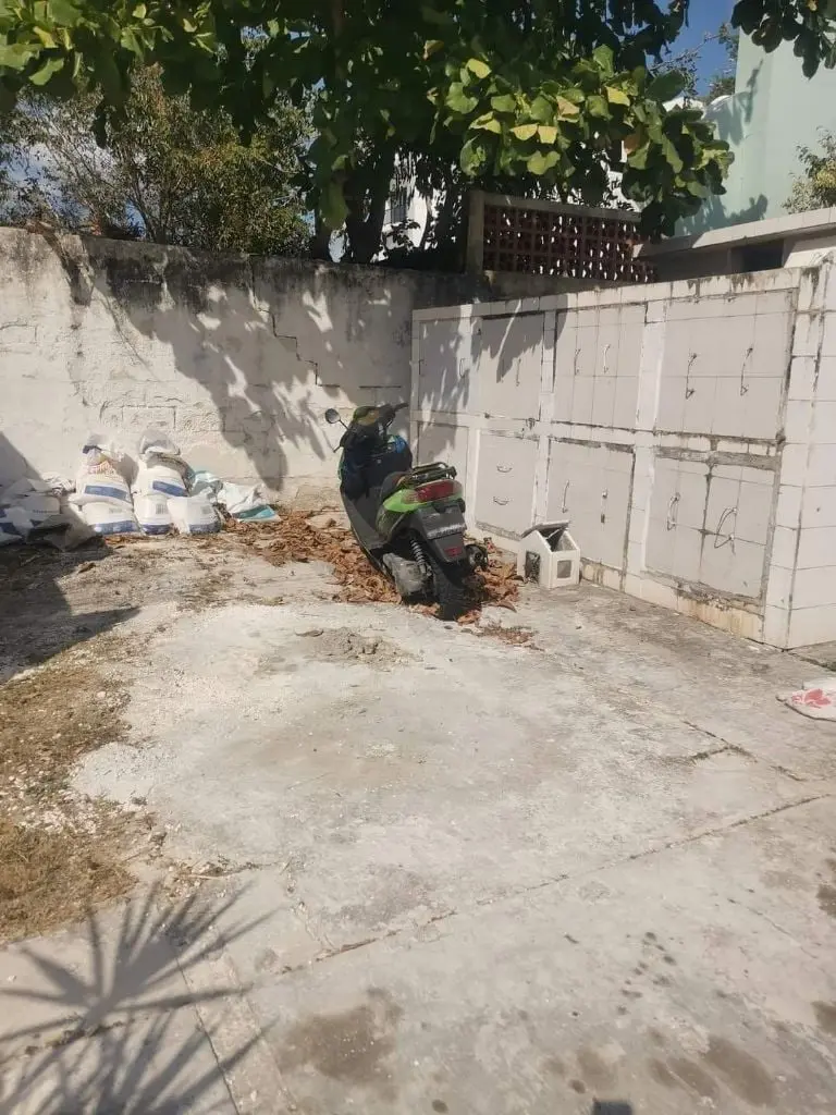 Exhiben a pareja que vivía en mausoleo - Tomada de video