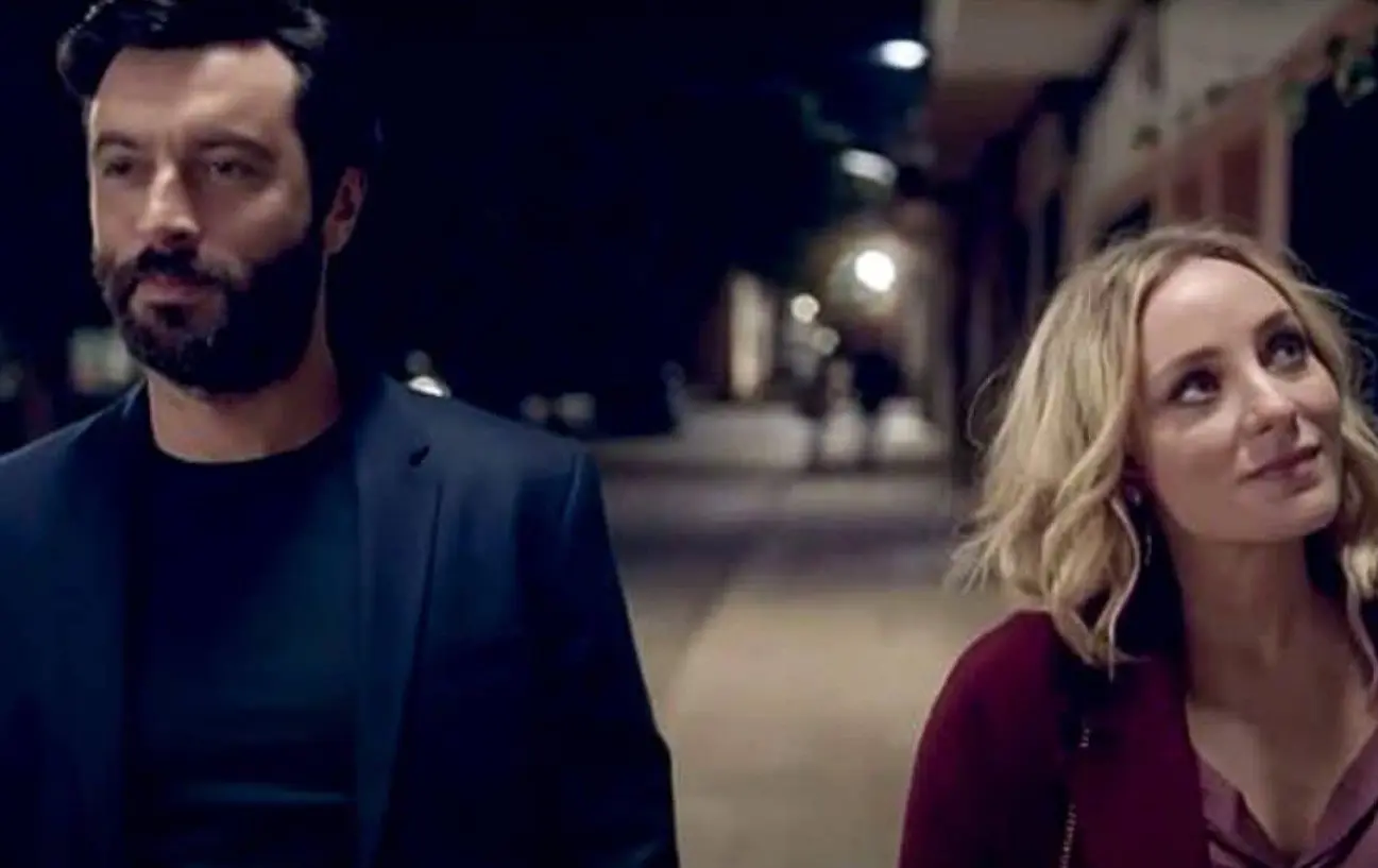 La miniserie tiene 6 capítulos y sigue a Laura, una maestra que acepta una cita con el padre de uno de sus alumnos, quien es un reconocido médico, pero tras una agradable cena, lo acusa de haber abusado de ella, ¿quién dice la verdad?