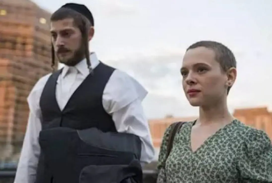 Por eso aquí te dejamos una lista de miniseries con pocos capítulos que podrás terminar de ver en un fin de semana. 