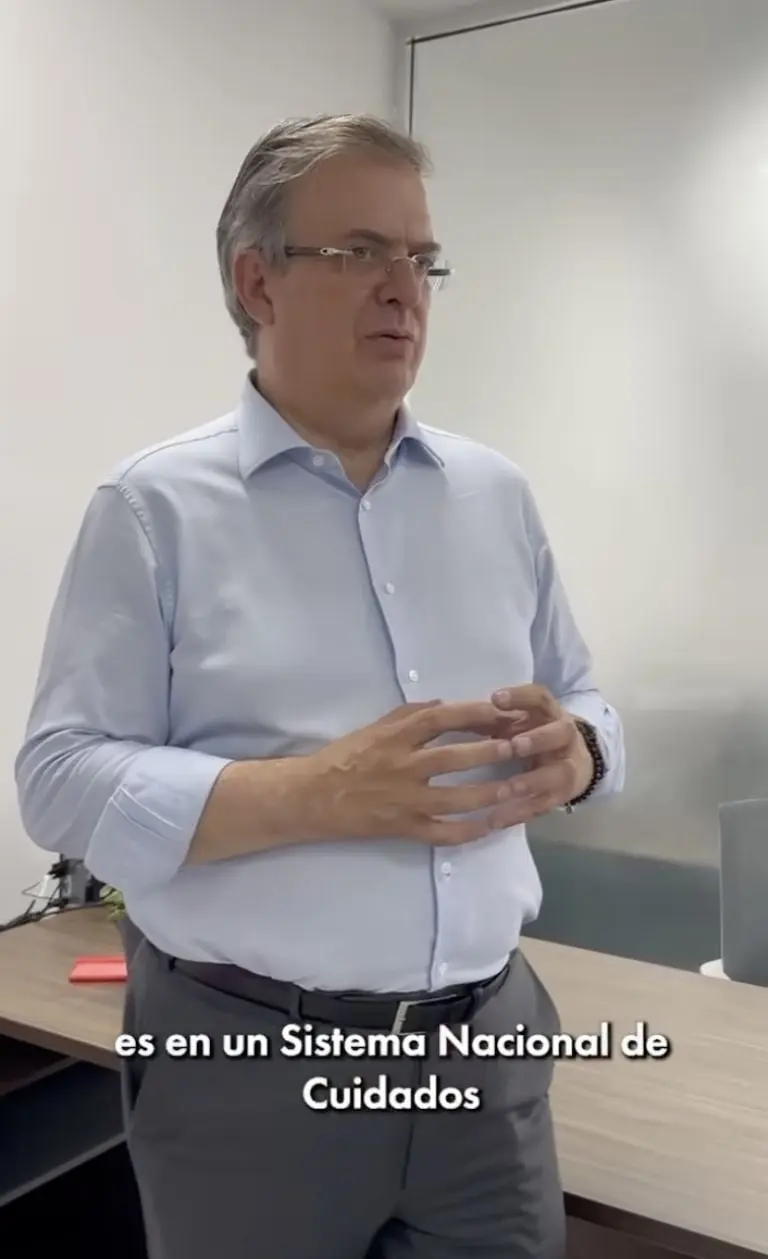 Marcelo Ebrard en entrevista con Wendy de Las Perdidas. Foto: Instagram (@marcelo.ebrard)