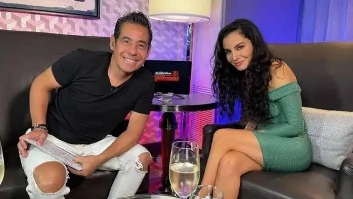Yordi Rosado defiende a Martha Higareda de cr&iacute;ticas por sus an&eacute;cdotas. 