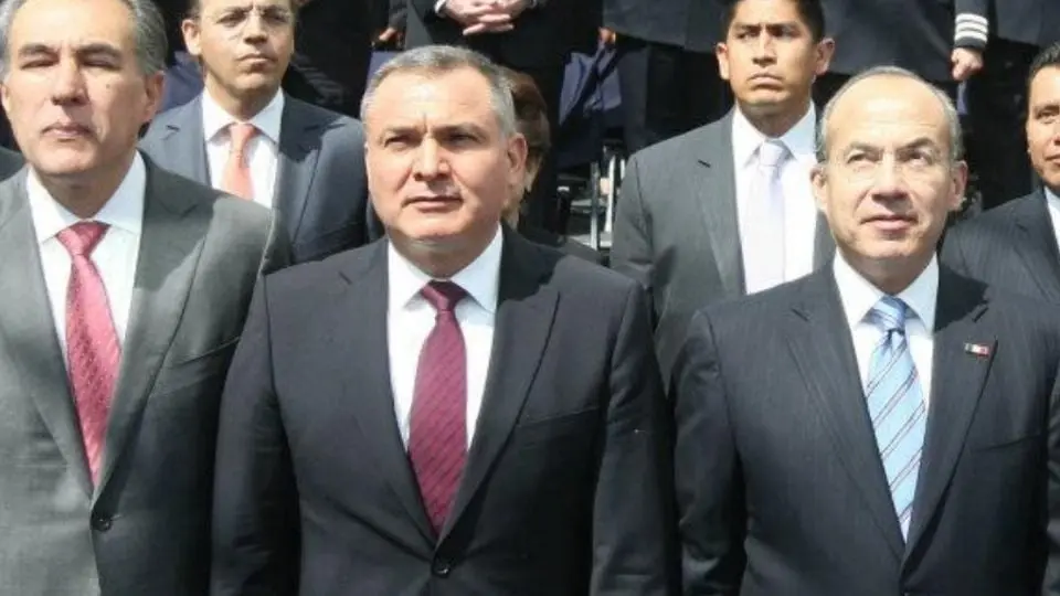 Se obtienen 61 &oacute;rdenes de aprehensi&oacute;n en contra de personas vinculadas a contratos formalizados para penales federales en &eacute;poca de Genaro &acute;G&acute;" inform&oacute; la FGR