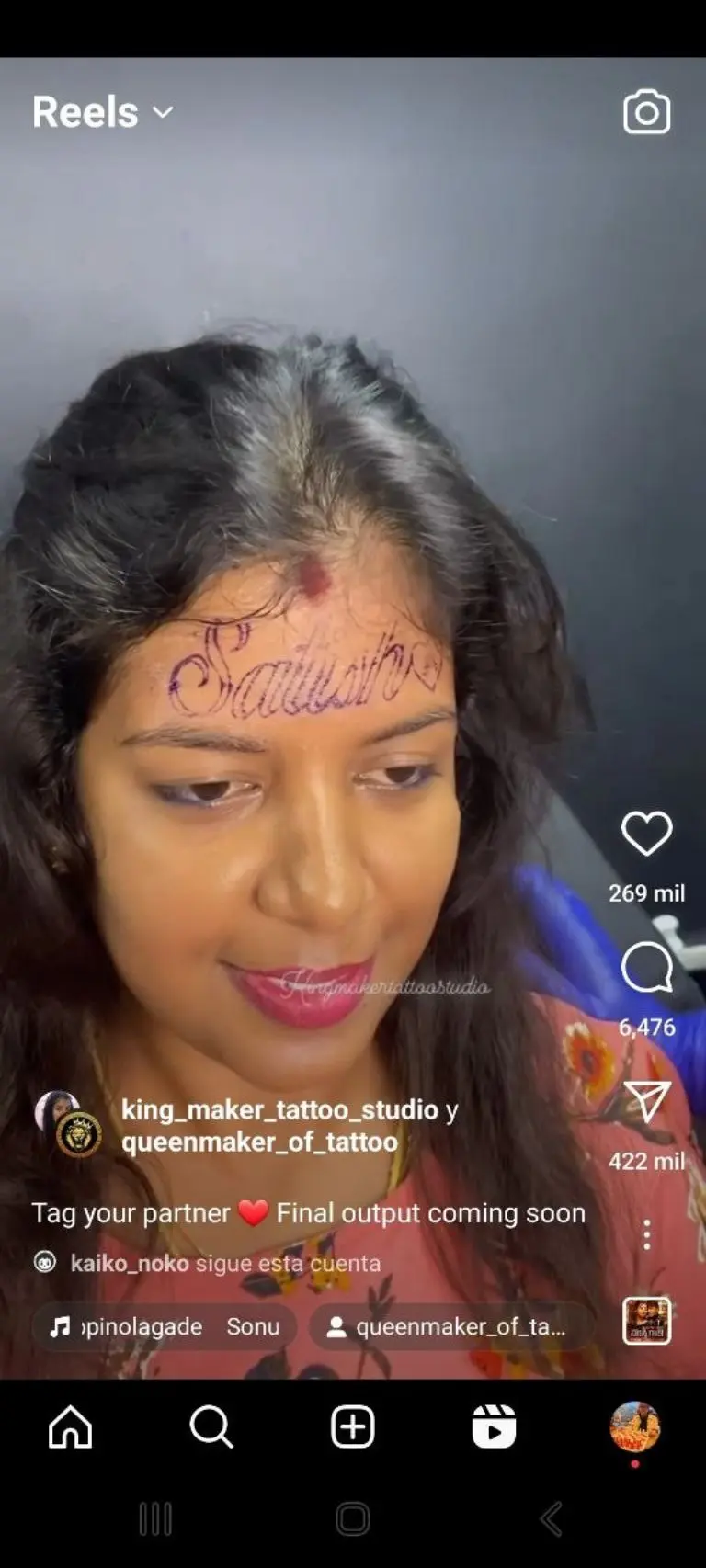 Joven se tatúa nombre de novio en la cara - Tomada de video