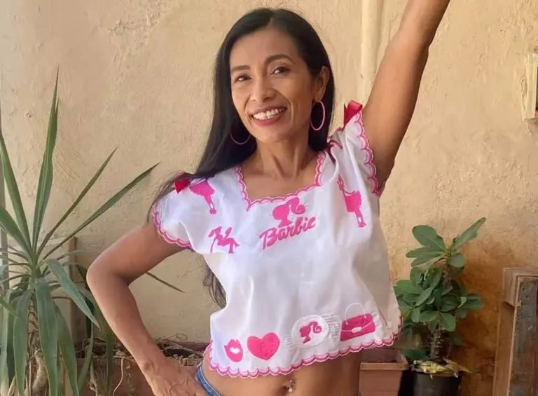 Blusa bordada de Barbie (Faebook)