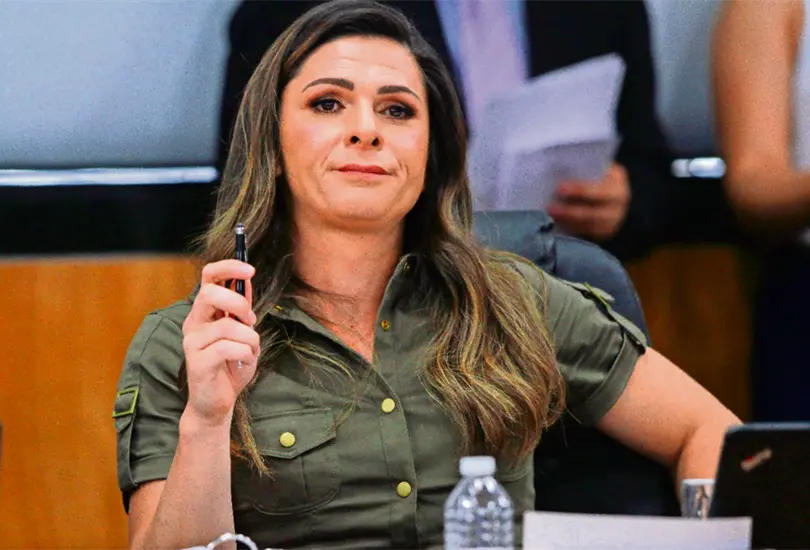 Mexicanos juntan 5 mil firmas para que Ana Guevara presente su renuncia. Mexicanos juntan 5 mil firmas para que Ana Guevara presente su renuncia.