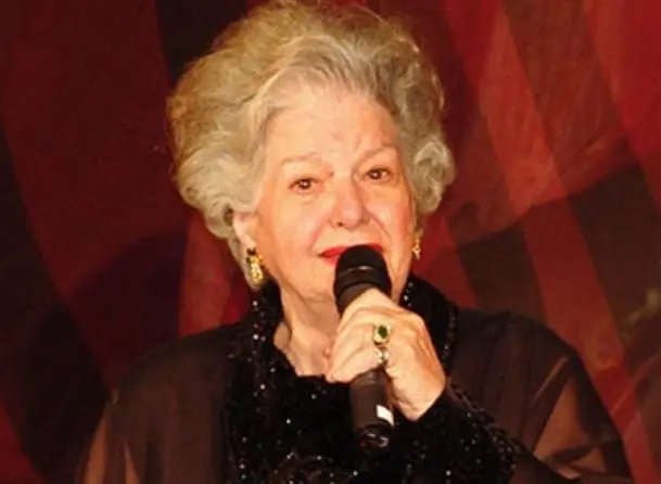 Interpret&oacute; a Do&ntilde;a Esperanza Mandujano. La actriz falleci&oacute; en 2013.