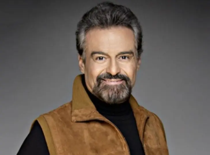  Interpret&oacute; a Jos&eacute; Carlos Larios. El actor muri&oacute; en 2016.