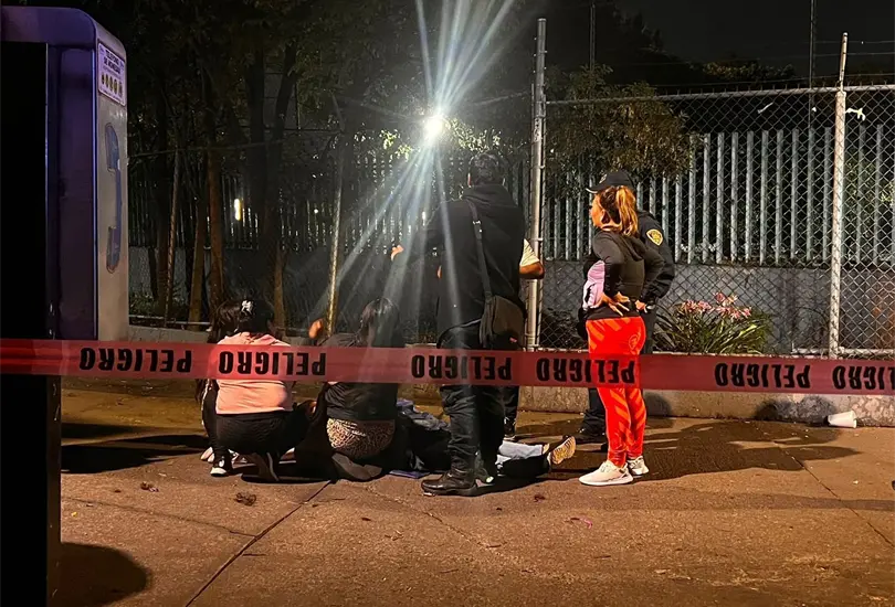 Muere joven de 17 a&ntilde;os por petardo que le aventaron desde un carro. 