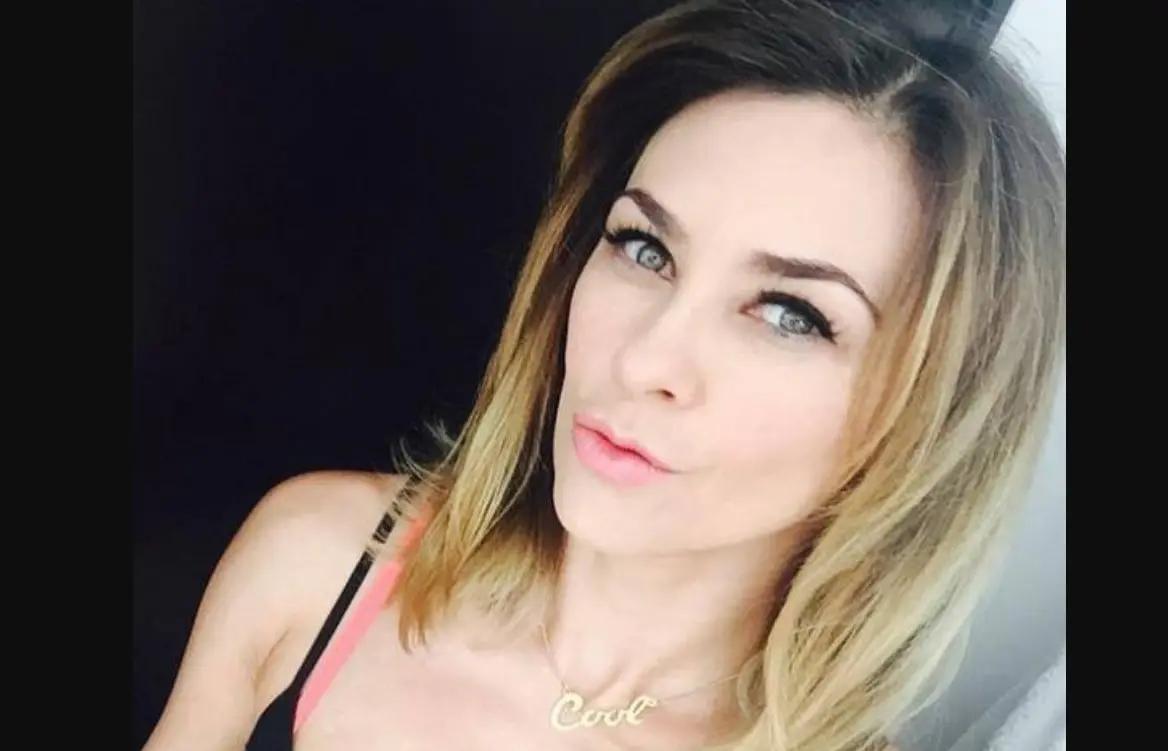 En 2005 comenzó un romance con el cantante Luis Miguel y puso una pausa a su carrera.