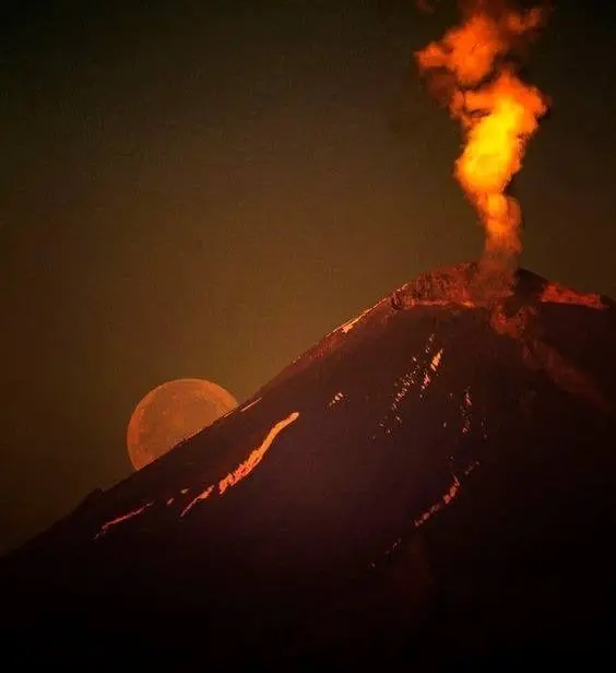 Jaime Maussan expres&oacute; su sospecha respecto a que el volc&aacute;n Popocat&eacute;petl sea un portal interdimensional utilizado por OVNIS para ingresar a nustro planeta