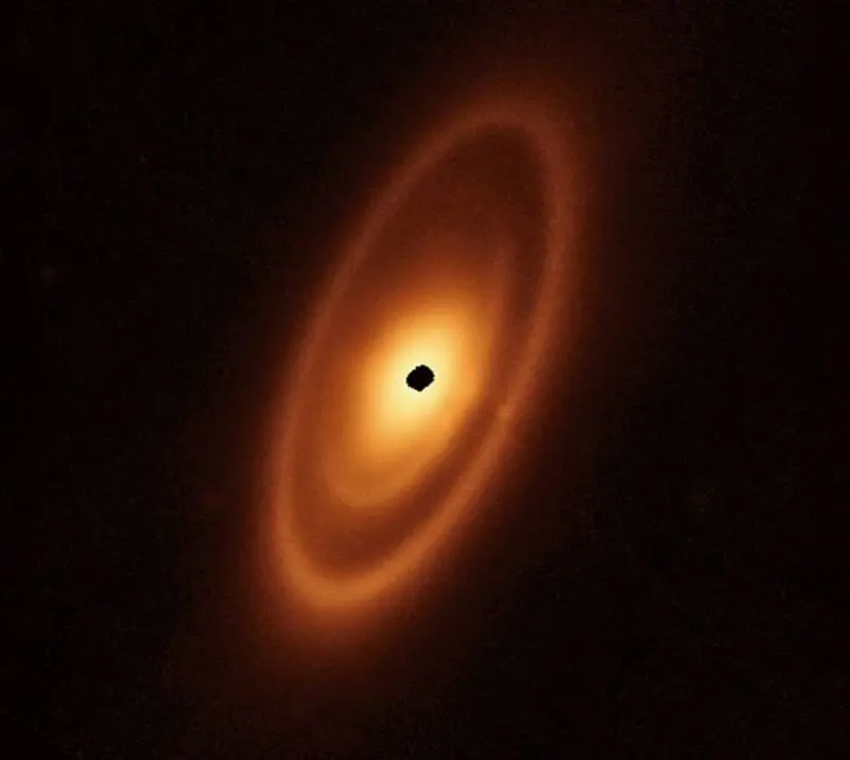 Fomalhaut albergaba un exoplaneta gigante gaseoso llamado Dagon. Fuente: Twitter @rickyelqasem