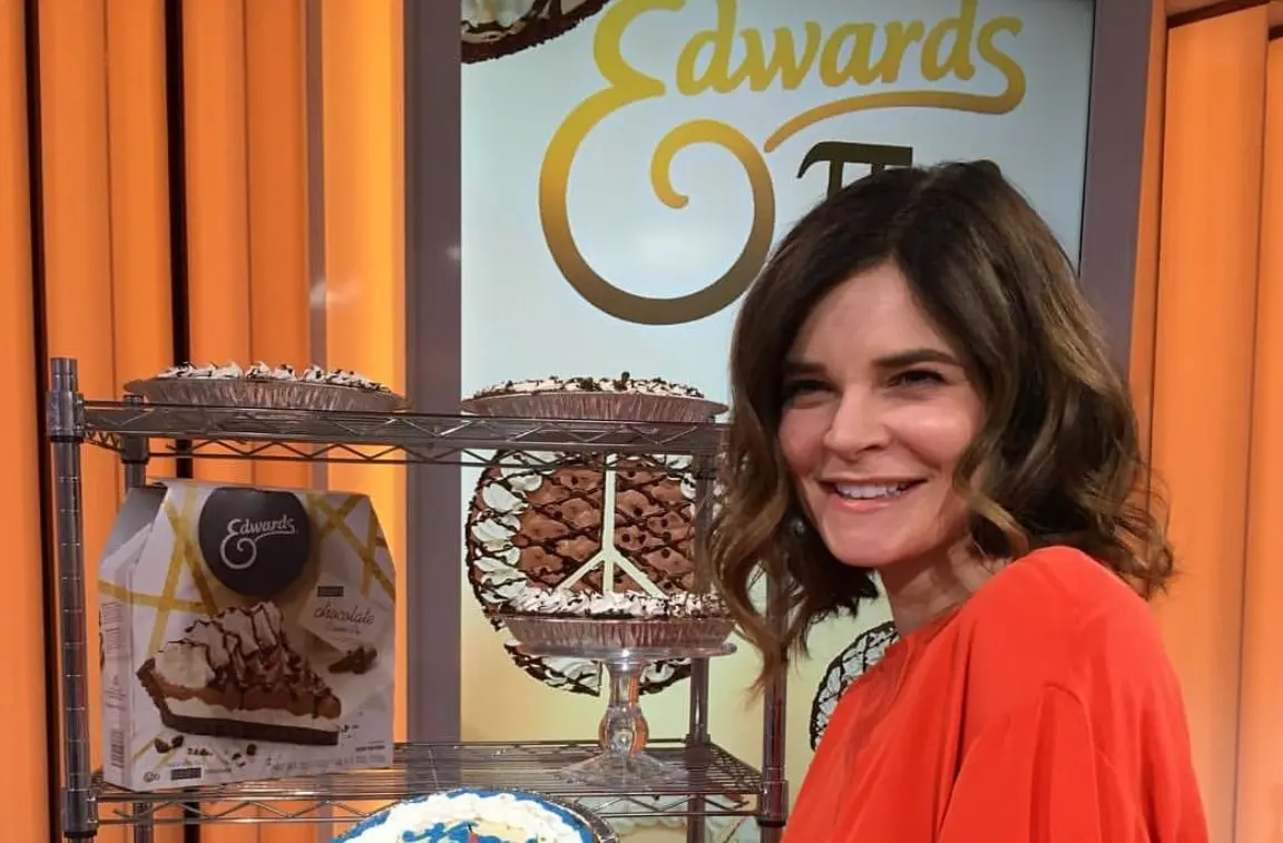 Ahora tiene 50 a&ntilde;os, ha trabajado en series como Con amor, Victor y Better Call Saul. 