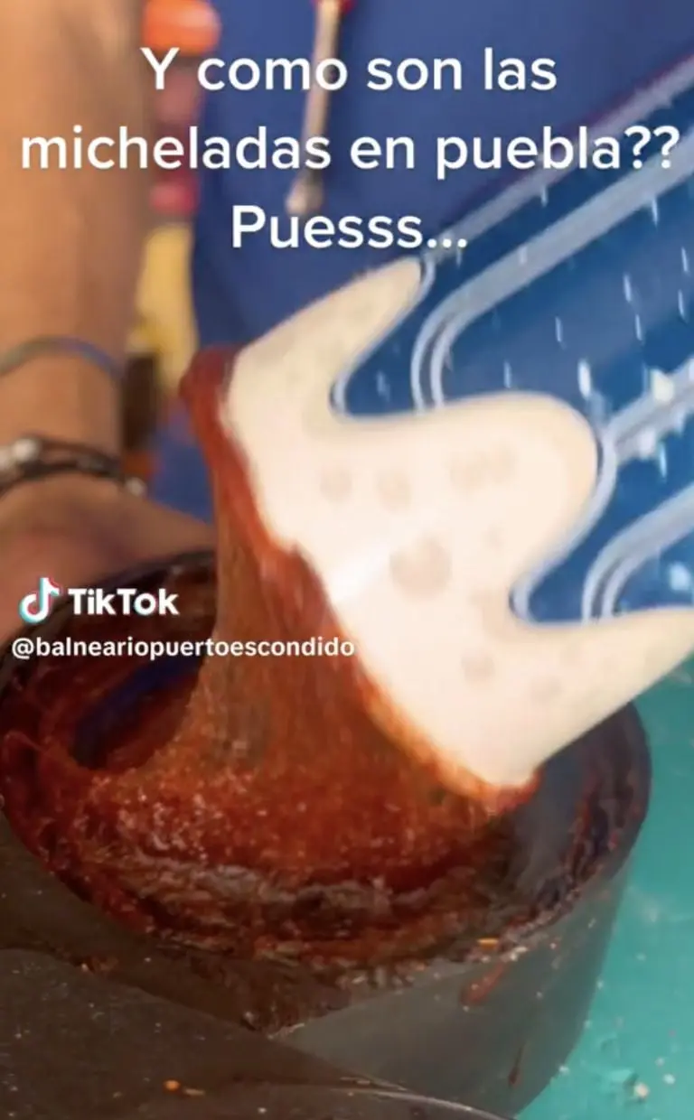 Popochelas, micheladas con ceniza del Volcán Popocatépetl. Créditos: Tik Tok (Balneario Puerto Escondido)