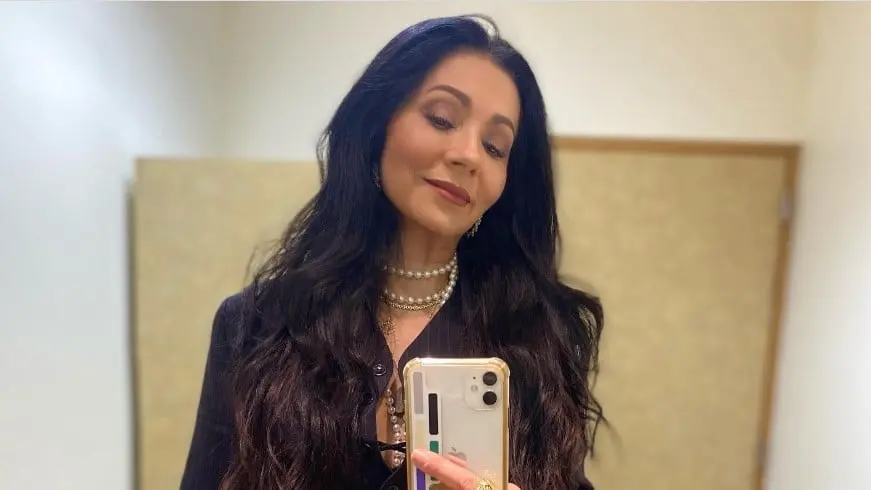 Ahora tiene 49 años y es madre de un hijo. Ha trabajado en telenovelas como Por amar sin ley y Soltero con hijas.