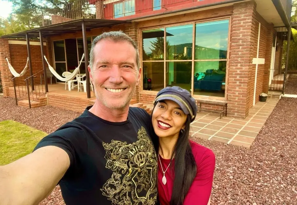 Ahora tiene 59 años, es padre de un hijo y está casado con una joven llamada Priscila Cruz. Ha trabajado en series como El Dragón y La hija pródiga.