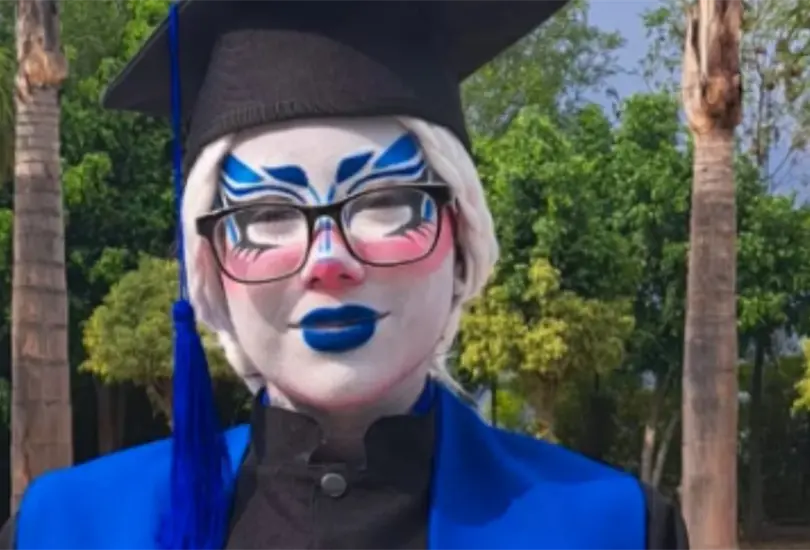 Shulaska, una joven Drag Queen, comparti&oacute; a trav&eacute;s de su cuenta de Instagram que logr&oacute; completar sus estudios de derecho por lo que ahora es licenciada.