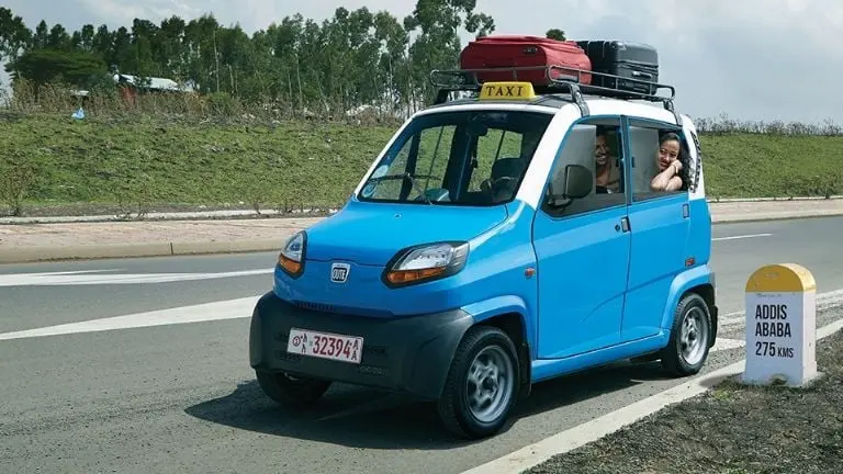 Bajaj Qute (Redes sociales)