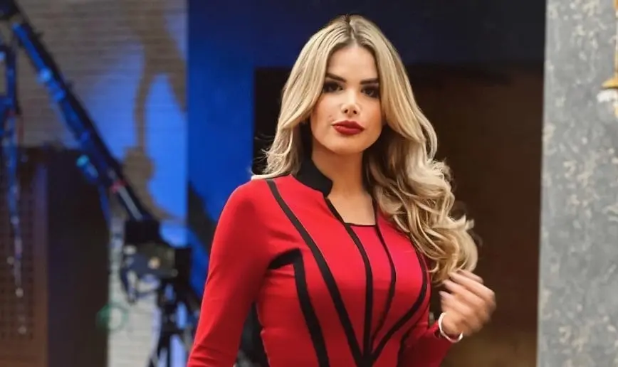 La conductora fue criticada por no respetar los deseos de Maribel Guardia, quien no quer&iacute;a a la prensa en el funeral de su hijo.