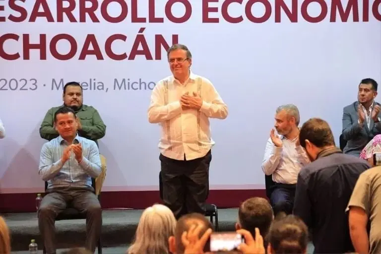 Marcelo Ebrard publicó un libro llamado