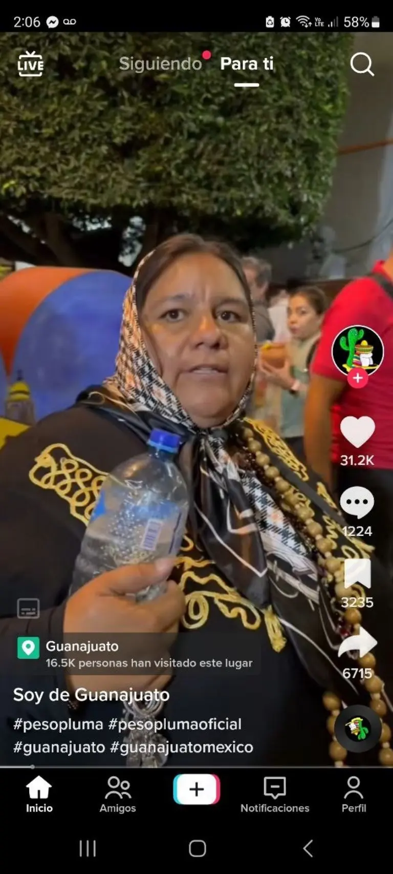 Señora Católica arremente contra Peso Pluma - Tomada video