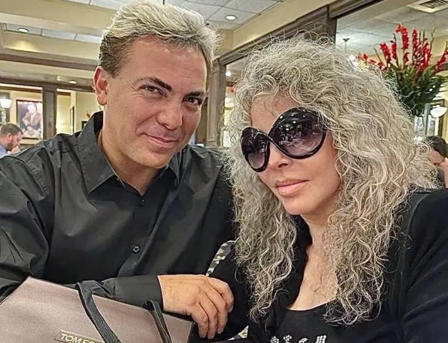La segunda esposa de Cristian Castro no tenía una buena relación con Verónica Castro, pues ni siquiera se hablaban y Verónica ni siquiera fue a su boda.