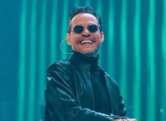 La pareja era feliz hasta que su suegra se mudó con ellos luego de que tuvieron a sus gemelos, y comenzó a entrometerse con su crianza y la relación de la pareja.