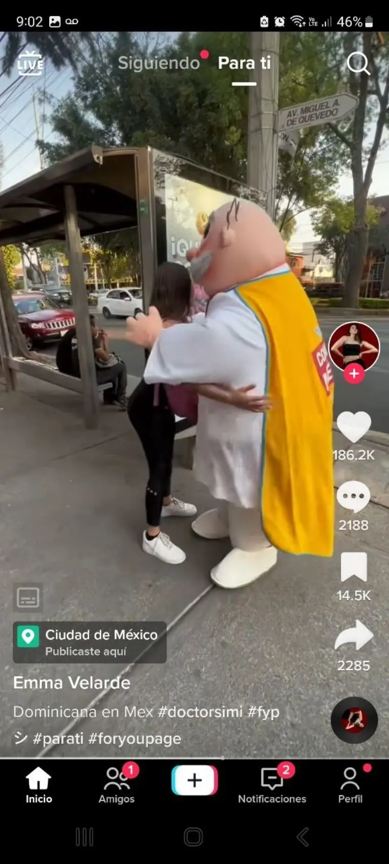 Extranjera se hace viral por su reacción frente a un Dr. Simi - Tomada de video