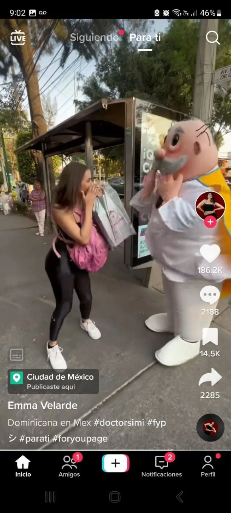 Extranjera se hace viral por su reacción frente a un Dr. Simi - Tomada de video