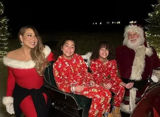 Tras haber perdido un beb&eacute;, la cantante se someti&oacute; a una inseminaci&oacute;n artificial y as&iacute; tuvo a sus gemelos.