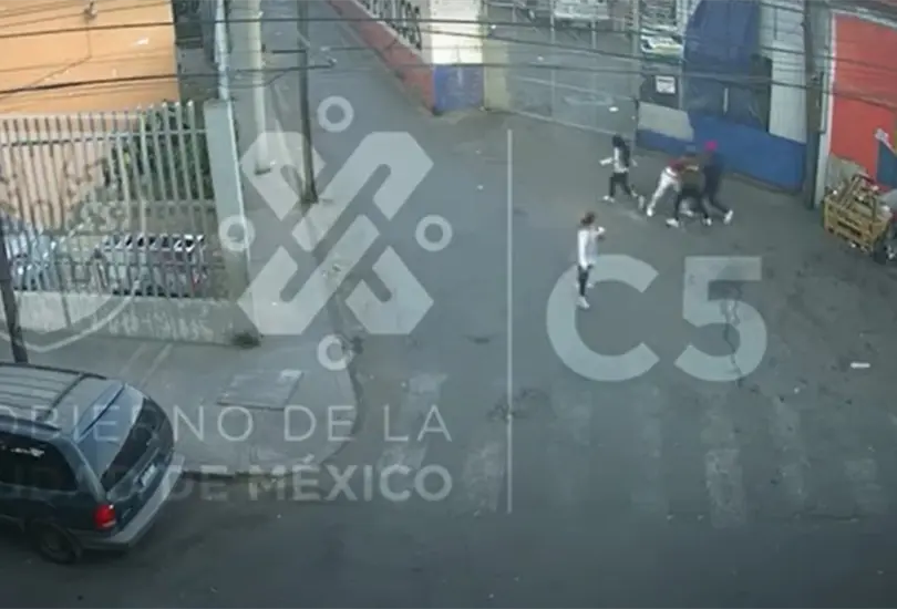 Un hombre joven fue asaltado mientras caminaba por las calles de la colonia Guadalupe Insurgentes en la alcaldía Gustavo A. Madero. Un hombre joven fue asaltado mientras caminaba por las calles de la colonia Guadalupe Insurgentes en la alcaldía Gustavo A. Madero.