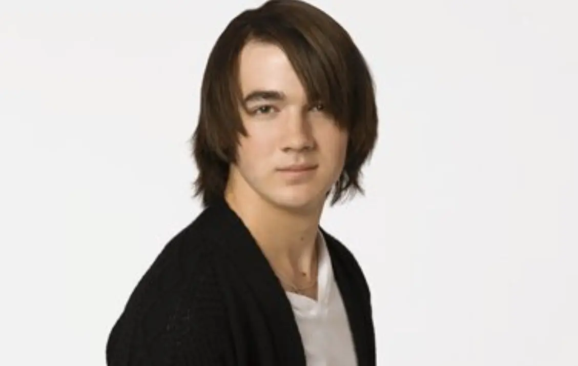 Kevin Jonas interpretó a Jason Gray, integrante de Connect 3