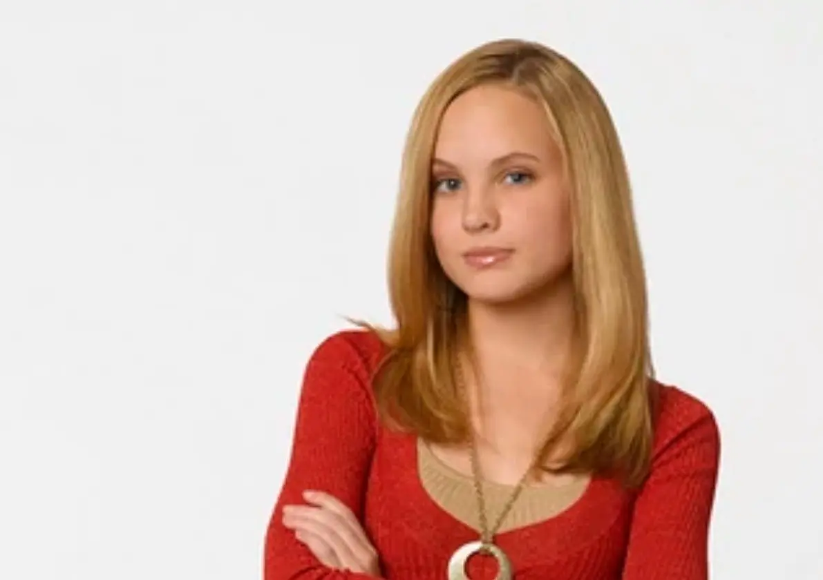 Meaghan Martin interpretó a Tess Tyler, una chica popular del campamento