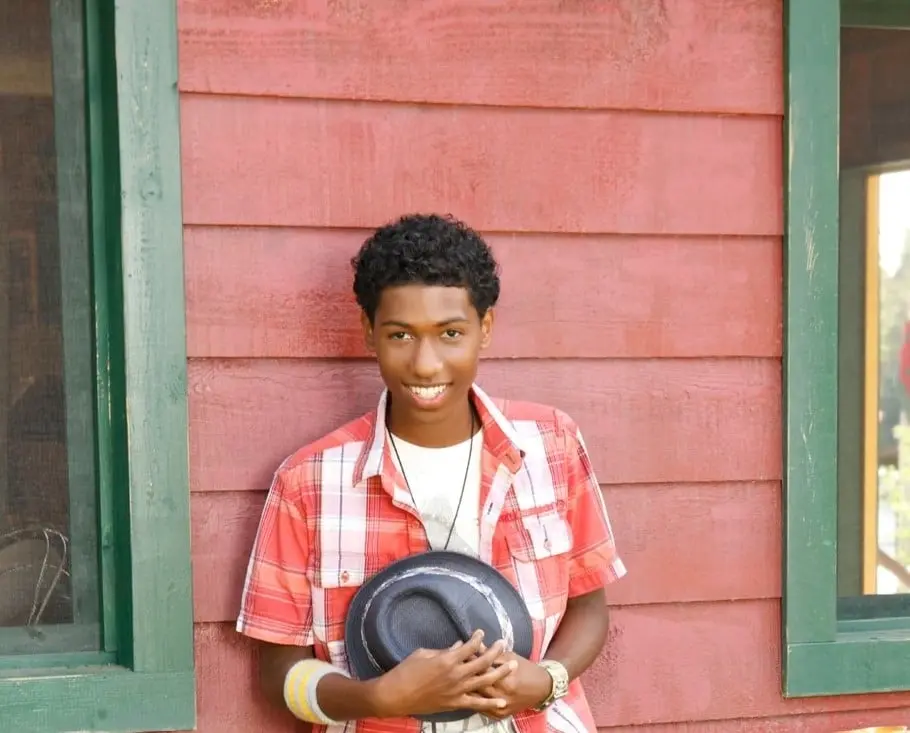 Jordan Francis interpretó a Barron James