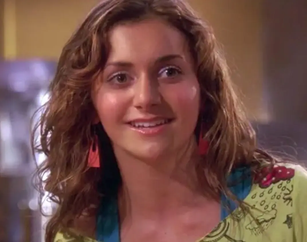 Alyson Stoner interpretó a Caitlyn Gellar, amiga de Mitchie