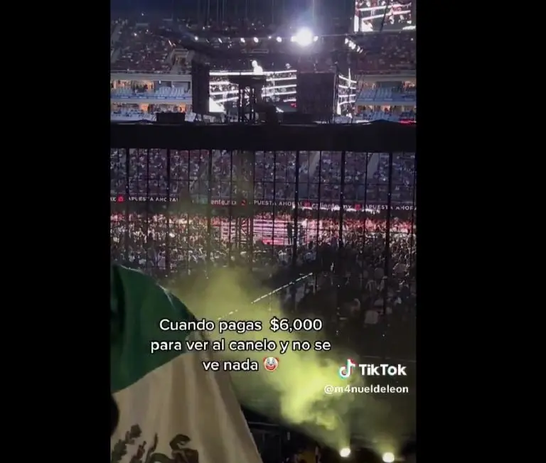 Joven se lleva decepción en pelea del Canelo (TikTok)