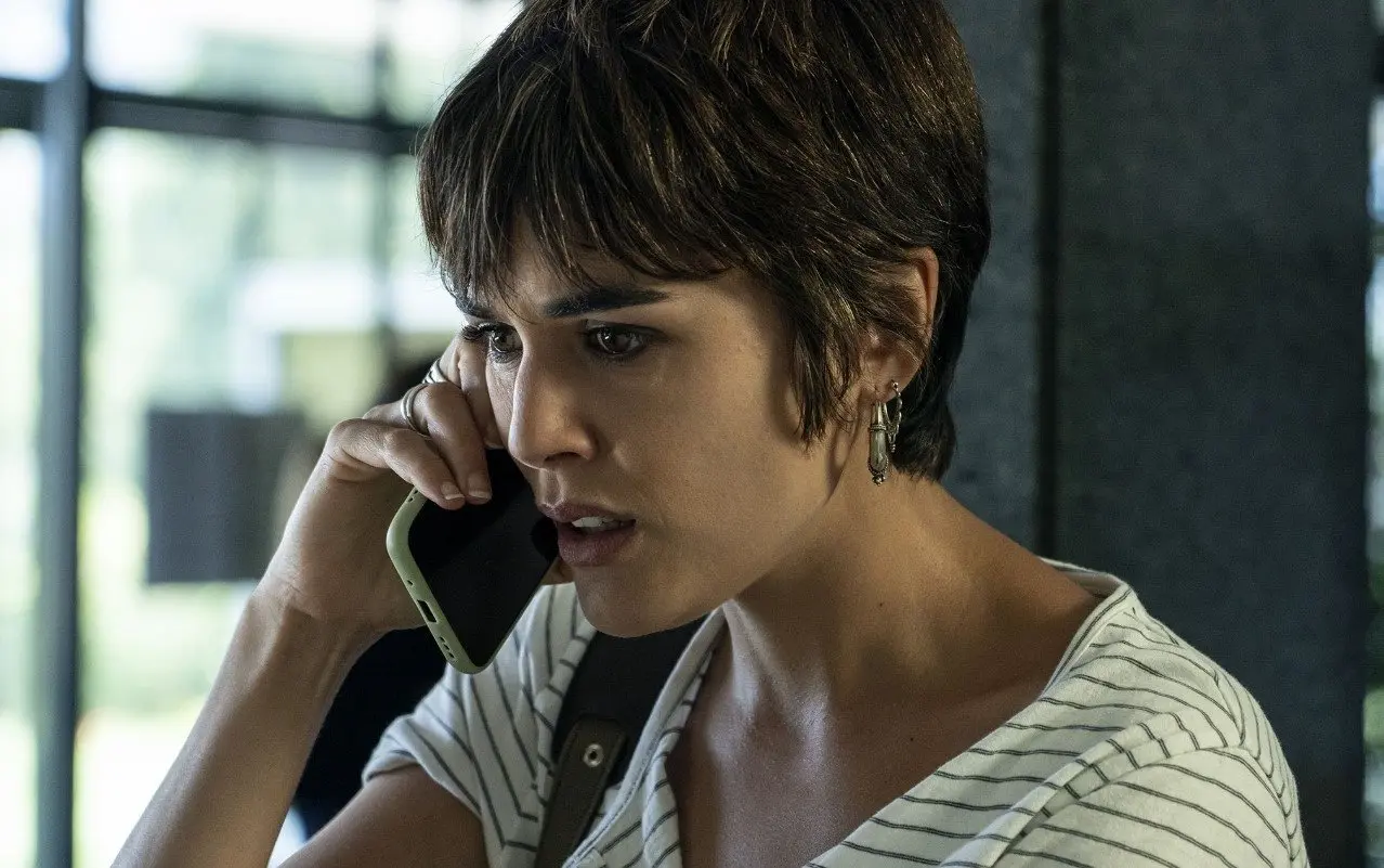 5. Heridas. Manuela, una joven que vive sola en una cabaña conoce a Alba, de siete años, y emprende un viaje que la obliga a enfrentar los demonios de su pasado.