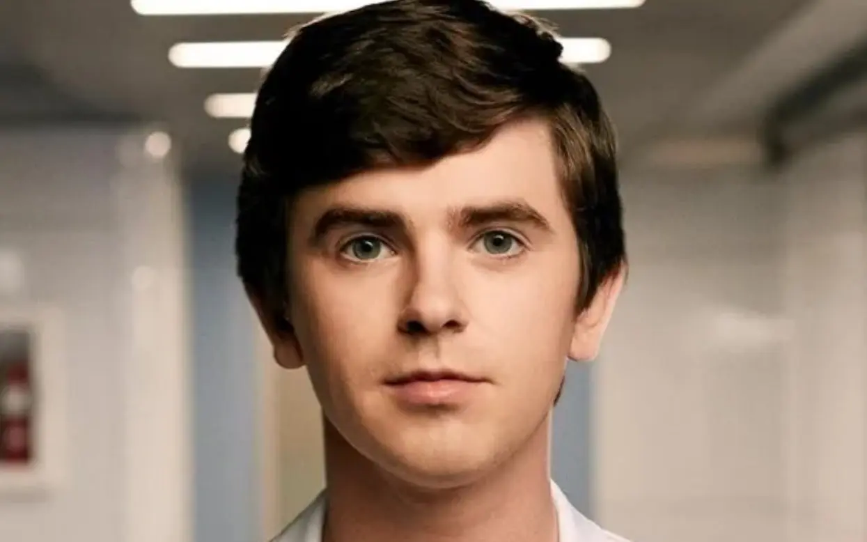 4. The Good Doctor temporada 1. Un cirujano joven y autista que padece el síndrome del sabio empieza a trabajar en un hospital. 