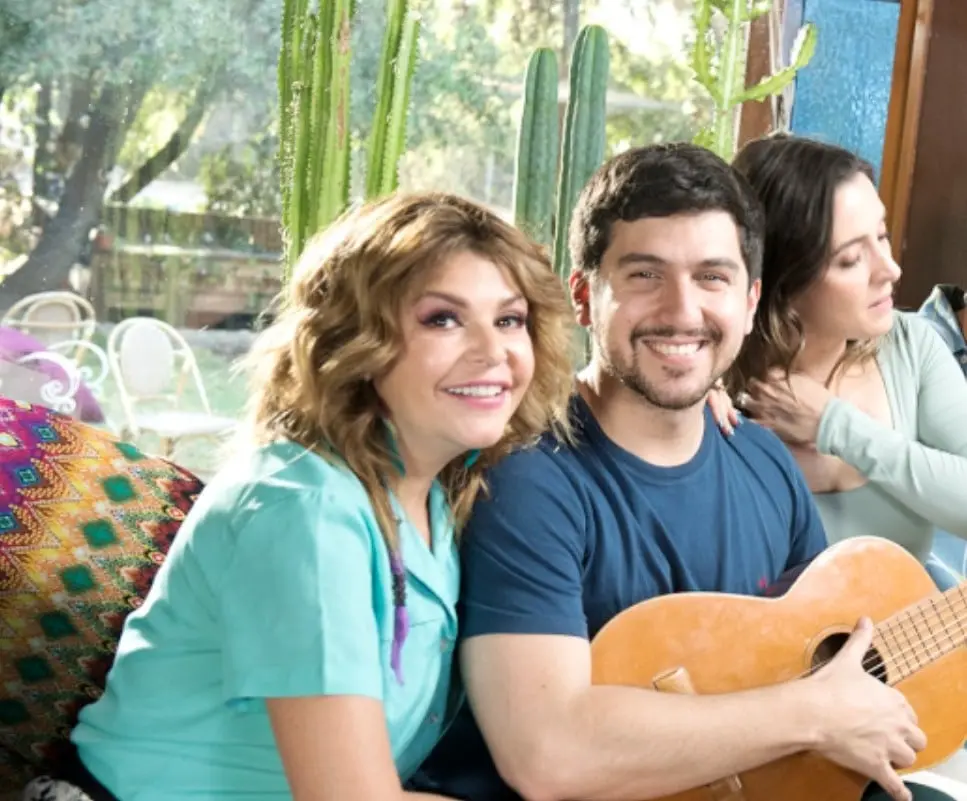 3. Mi suegra me odia. Clara es una mujer que ha sido rechazada toda su vida por ser extremadamente ordenada y limpia. Cuando el amor de su vida la invita a conocer a su suegra, Clara hará lo imposible por ganarse su aprobación.