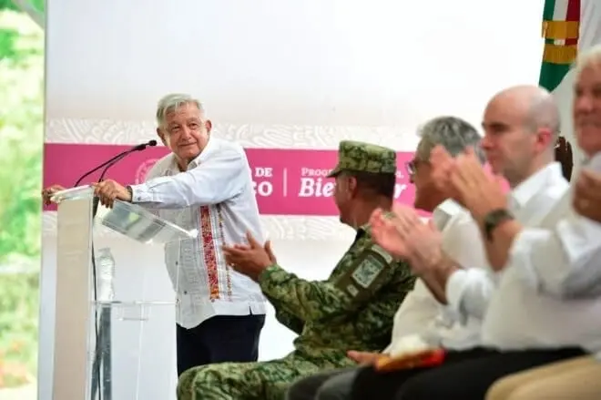 AMLO llama a cerrar filas y no dividirse. AMLO llama a cerrar filas y no dividirse.