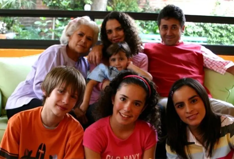 Esta serie fue estrenada en abril de 2002 en Canal Once. Te presentamos c&oacute;mo luce ahora el elenco de El div&aacute;n de Valentina.