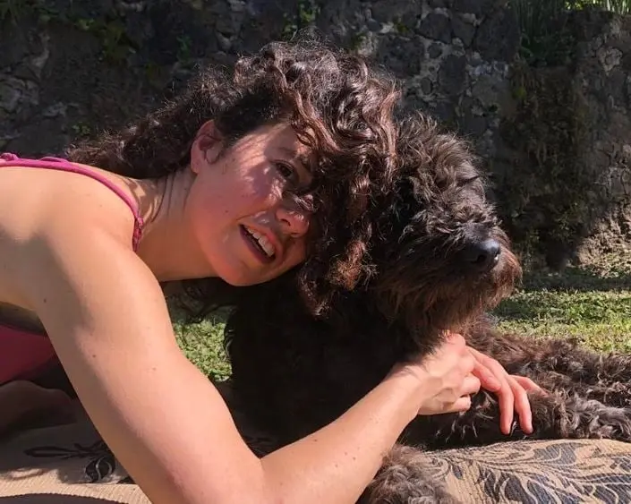 Era la protagonista de la historia, una ni&ntilde;a que vive en familia y desde su div&aacute;n cuenta los problemas que vive en su d&iacute;a a d&iacute;a.