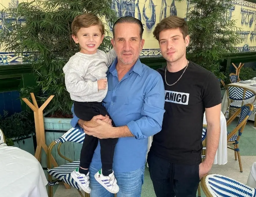 Ahora tiene 50 años, es padre de dos hijos y actualmente se encuentra casado con Ximena del Toro. Ha trabajado en telenovelas como La mujer de nadie y Donde hubo fuego.